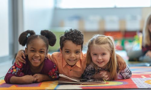 imagem com crianças sobre site desenvolvimento infantil